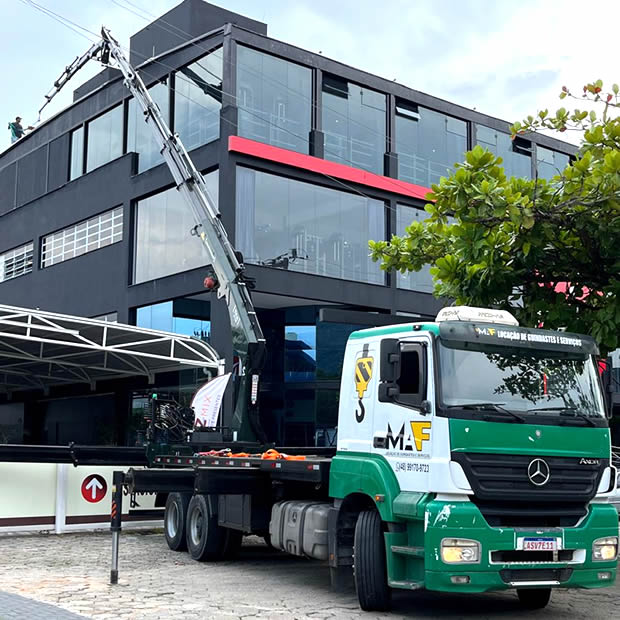 TKA70700 com fly jib